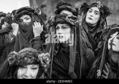 Red Rebel Brigade prende per le strade durante le proteste della ribellione estinzione contro il cambiamento climatico. Foto Stock