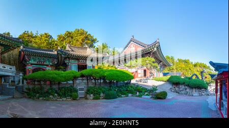 BUSAN, COREA, 30 OTTOBRE 2019: Tempio Haedong Yonggungsa a Busan, repubblica di Corea Foto Stock