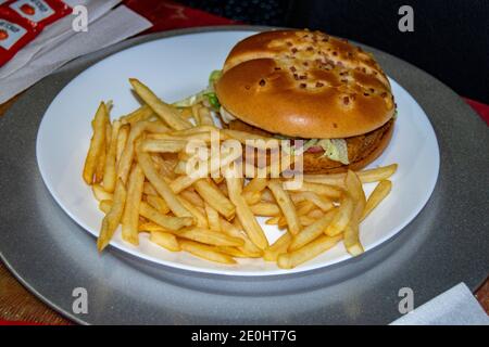 Menu hamburger da mcdonalds, consegna hamburguer a casa o preso da mcdrive Foto Stock