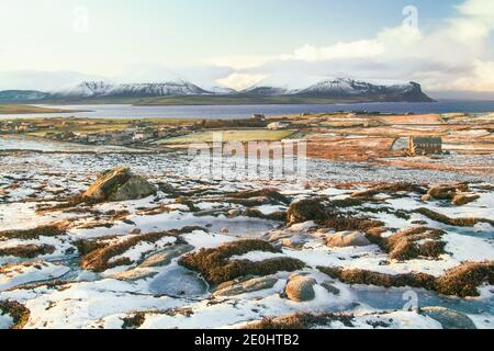 Mattina d'inverno con neve sulle isole Orkney nel nord Scozia Foto Stock