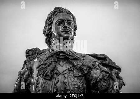 Il Museo di Stato Russo. Busto di bronzo di Pietro il Grande. Imperatore dell'Impero Russo. Bianco e nero Foto Stock