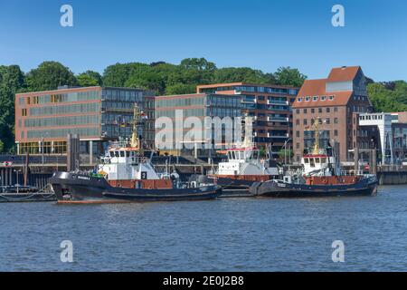 Schleppschiffe, Neue Schlepperbruecke, Neumuehlen, Amburgo, Deutschland Foto Stock