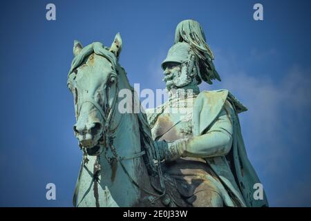 Kaiser-Wilhelm-II-Denkmal, Hohenzollernbruecke, Koeln, Nordrhein-Westfalen, Deutschland Foto Stock