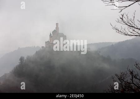 Marksburg castello nella nebbia a Capodanno Foto Stock