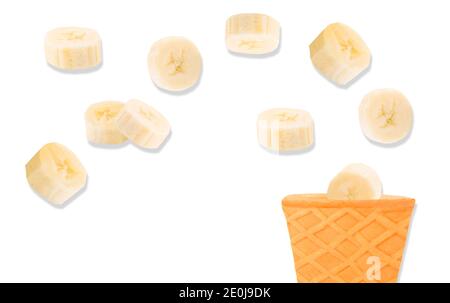 Layout creativo in frutta e cono per gelato Foto Stock