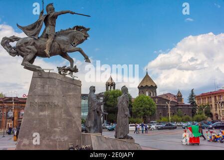 Memoriale alla Battaglia di Avarayr e Cattedrale della Santa Madre di Dio in Piazza Vartanants, Gyumri, Provincia di Shirak, Armenia Foto Stock