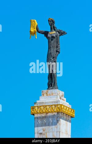 Statua di Medea che tiene il vello d'oro in Piazza d'Europa, Batumi, Georgia Foto Stock