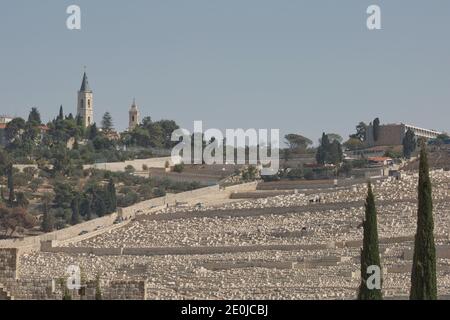 Vista del Monte degli Ulivi sulla città vecchia di Gerusalemme in Israele. Foto Stock