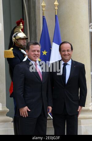 Il presidente francese Francois Hollande dà il benvenuto al re Abdullah II di Giordania prima di un incontro al Palazzo Elysee a Parigi, Francia, il 3 luglio 2012. Foto di Mousse/ABACAPRESS.COM Foto Stock