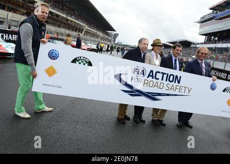 Il presidente francese dell'Automobile Club de l'Ouest (ACO) Pierre Fillon, presidente francese della FIA Jean Todt e sua moglie Michelle Yeoh alla decima gara classica di le Mans, una gara per le auto d'epoca di 24 ore di le Mans presso l'autodromo di le Mans, Francia occidentale, il 7 luglio, 2012. Foto di Guy Durand/ABACAPRESS.COM Foto Stock