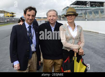 Il presidente francese dell'Automobile Club de l'Ouest (ACO) Pierre Fillon, presidente francese della FIA Jean Todt e sua moglie Michelle Yeoh alla decima gara classica di le Mans, una gara per le auto d'epoca di 24 ore di le Mans presso l'autodromo di le Mans, Francia occidentale, il 7 luglio, 2012. Foto di Guy Durand/ABACAPRESS.COM Foto Stock