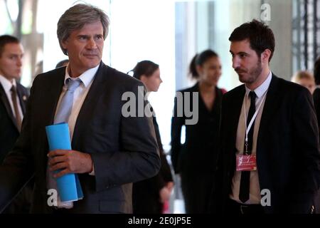 Il ministro francese dell'Agricoltura Stephane le foll partecipa a una conferenza sociale con i sindacati e i datori di lavoro presso la sede centrale del consiglio CESE a Parigi, il 9 luglio 2012. Foto di Stephane Lemouton/ABACAPRESS.COM Foto Stock