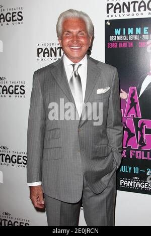 George Hamilton arriva alla notte di apertura del musical di Broadway 'la Cage aux Folles' tenuto al Pantages Theatre di Hollywood, CA, USA il 11 luglio 2012. Foto di Krista Kennel/ABACAPRESS.COM Foto Stock