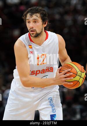 Sergio Llull in Spagna durante la partita di basket pre-olimpica, Francia contro Spagna al Palais Omnisports Paris-Bercy a Parigi, Francia, il 15 luglio 2012. La Spagna ha vinto il 75-70. Foto di Christian Liegi/ABACAPRESS.COM Foto Stock