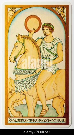 Cavaliere di monete Tarocchi Card da US Games Systems Ltd Ponte rinascimentale Foto Stock