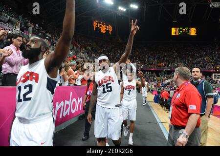 USA James Harden (12) e Carmelo Anthony (15) durante il loro gruppo UN incontro preliminare, Francia contro Stati Uniti il secondo giorno delle Olimpiadi di Londra 2012 a Londra, Regno Unito il 29 luglio 2012. Gli Stati Uniti hanno vinto il 98-71. Foto di ABACAPRESS.COM Foto Stock