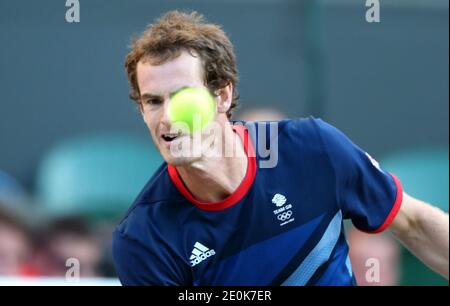 Il giocatore di tennis britannico Andy Murray gioca la partita contro Djokovic a Wimbledon durante i Giochi Olimpici di Londra del 2012 il 3 agosto 2012. Foto di Gouhier-Guibbaud-JMP/ABACAPRESS.COM Foto Stock