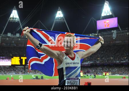 Greg Rutherford, il Gran Bretagna, celebra la vittoria dell'oro nella finale maschile di Long Jump durante i Giochi Olimpici di Londra 2012 allo Stadio Olimpico di Londra, Regno Unito, il 4 agosto 2012. Foto di Gouhier-Guibbaud-JMP/ABACAPRESS.COM Foto Stock
