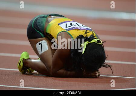 Shelly-Ann Fraser-Pryce in Giamaica celebra la vittoria dell'oro nella finale femminile di 100 metri durante i Giochi Olimpici di Londra 2012 allo Stadio Olimpico di Londra, Regno Unito, il 4 agosto 2012. Foto di Gouhier-Guibbaud-JMP/ABACAPRESS.COM Foto Stock