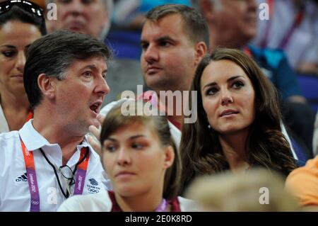 Kate Middleton, la Duchessa di Cambridge, partecipa alle finali maschili dell'apparato ippico Pommel alla North Greenwich Arena durante le Olimpiadi estive di Londra del 2012 a Greenwich, Londra, Regno Unito il 5 agosto 2012. Foto di Henri Szwarc/ABACAPRESS.COM Foto Stock