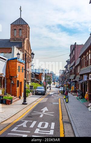 INCHEON, COREA, 25 OTTOBRE 2019: Chiesa a Chinatown di Incheon, Repubblica di Corea Foto Stock