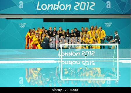 La squadra degli Stati Uniti vince la medaglia d'oro, la squadra di Spagna vince la medaglia d'argento e la squadra australiana vince la medaglia di bronzo sulla finale femminile di polo d'acqua il giorno 13 dei Giochi Olimpici di Londra 2012 presso la Water Polo Arena il 9 agosto. Foto di Gouhier-Guibbaud-JMP/ABACAPRESS.COM Foto Stock