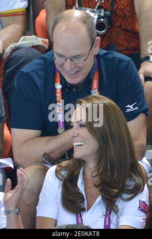 File photo : Catherine, Duchessa di Cambridge e Albert II di Monaco partecipa al concorso di routine tecnico sincronizzato alle Olimpiadi di Londra 2012, a Londra, Regno Unito, il 9 agosto 2012. Il decimo anniversario del regno del principe Alberto II viene celebrato nel principato il 11 luglio 2015. Foto di Gouhier-Guibbaud-JMP/ABACAPRESS.COM Foto Stock