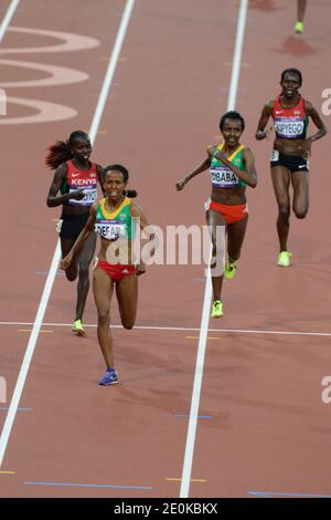 Il Meseret Devar dell'Etiopia vince la medaglia d'oro nelle donne di 5000 metri all'atetica nei Giochi Olimpici di Londra del 2012, in Gran Bretagna, il 10 agosto 2012. Foto di Henri Szwarc/ABACAPRESS.COM Foto Stock