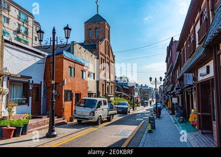 INCHEON, COREA, 25 OTTOBRE 2019: Chiesa a Chinatown di Incheon, Repubblica di Corea Foto Stock