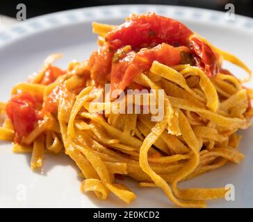 Tagliatelle con pomodoro Foto Stock