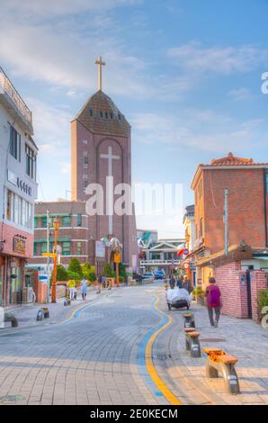 SUWON, COREA, 24 OTTOBRE 2019: La chiesa di Jeil a Suwon, Repubblica di Corea Foto Stock