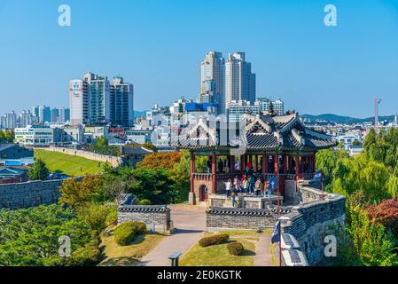 SUWON, COREA, 24 OTTOBRE 2019: Padiglione di Banghwasuryujeong a Suwon, Repubblica di Corea Foto Stock