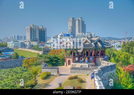 SUWON, COREA, 24 OTTOBRE 2019: Padiglione di Banghwasuryujeong a Suwon, Repubblica di Corea Foto Stock