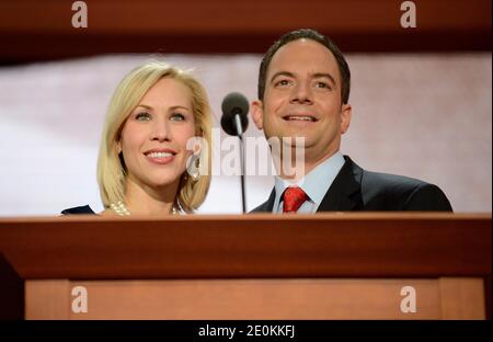 Reince Priebus, Presidente RNC con sua moglie partecipa alla Convention Nazionale Repubblicana 2012 al Tampa Bay Times Forum di Tampa, USA, martedì 28 agosto 2012. Foto di Douliery-Hahn/ABACAPRESS.COM Foto Stock