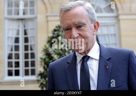 Bernard Arnault, miliardario francese di LVMH, ha chiesto la cittadinanza belga a seguito della minaccia di aumenti fiscali in Francia giornale belga la Libre Belgique riferito oggi 8 settembre 2012. File photo : il CEO del gruppo di lusso LVMH Bernard Arnault arriva al Matignon Hotel prima di un incontro con il primo ministro francese Jean-Marc Ayrault, a Parigi, in Francia, il 05 settembre 2012. Foto di Stephane Lemouton/ABACAPRESS.COM. Foto Stock