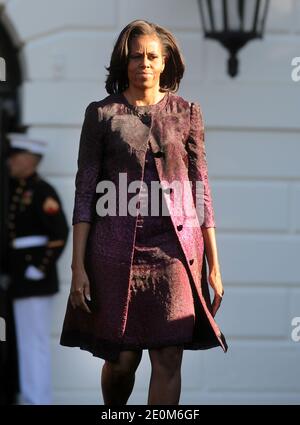 La First Lady Michelle Obama arriva per osservare un momento di silenzio in occasione dell'undicesimo anniversario degli attacchi del 9/11 al South Lawn of the White House a Washington, DC, USA il 11 settembre 2012. Foto di Olivier Douliery/ABACAPRESS.COM Foto Stock