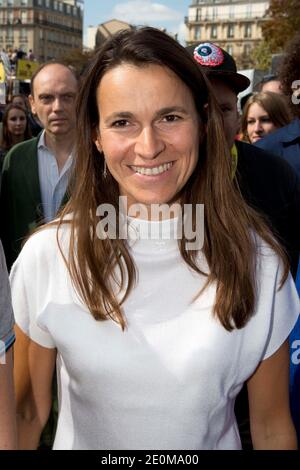 Il Ministro francese della cultura Aurele Filippetti partecipa alla Parata Techno il 15 settembre 2012 a Parigi, Francia. Foto di Felix de Malleray/ABACAPRESS Foto Stock