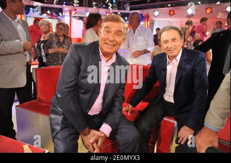 Jean Pierre Foucault e Michel Drucker alla registrazione di Vivement Dimanche il 29 agosto 2012 a Parigi, Francia. Foto di Max Colin/ABACAPRESS.COM Foto Stock