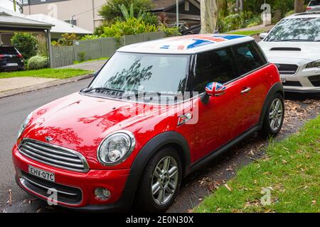 Auto Red Mini Cooper con tetto Union Jack parcheggiato Modello Sydney, Australia 2013 Foto Stock