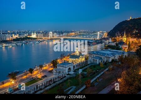 Foto panoramica notturna di Budapest, Ungheria Foto Stock