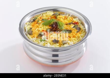 Handi biryani vegetariani con foglie di menta e zafferano in purina pentola Foto Stock