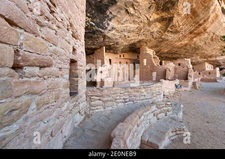 Spruce Tree House resti nell'alcova a Chaplin Mesa in Mesa Verde National Park, COLORADO, Stati Uniti d'America Foto Stock