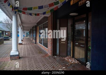 Newhaven East Sussex UK - chiuso negozi e aziende Incluso il negozio di pavoni in piazza Newhaven Foto Stock