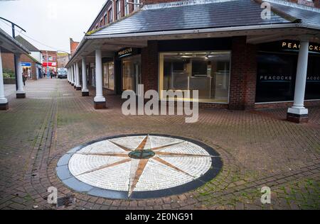 Newhaven East Sussex UK - chiuso negozi e aziende Incluso il negozio di pavoni in piazza Newhaven Foto Stock