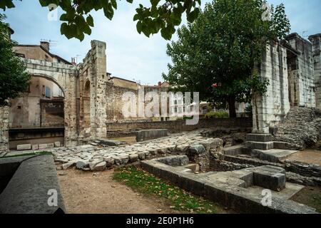 Vienne. Giardino delle rovine di Cybele, strada romana Foto Stock