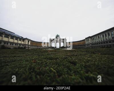 Arcata neoclassicista triumofale Arcade du Cinquantenaire Triomfboog van het Jubelpark Parc Bruxelles Belgio in Europa Foto Stock