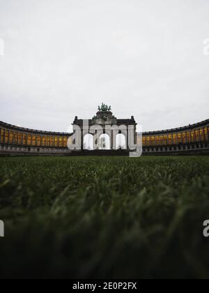 Arcata neoclassicista triumofale Arcade du Cinquantenaire Triomfboog van het Jubelpark Parc Bruxelles Belgio in Europa Foto Stock