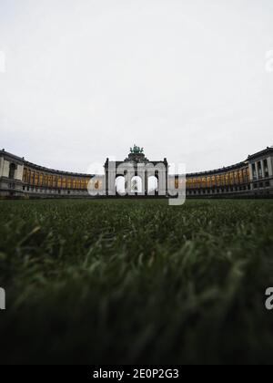 Arcata neoclassicista triumofale Arcade du Cinquantenaire Triomfboog van het Jubelpark Parc Bruxelles Belgio in Europa Foto Stock