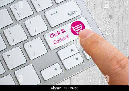 Concetto Click and Collect - pulsanti della tastiera con il carrello icona Foto Stock