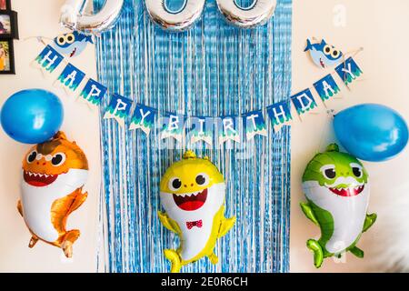 Bambini squalo bambino a tema celebrazioni di compleanno decorazioni Foto Stock